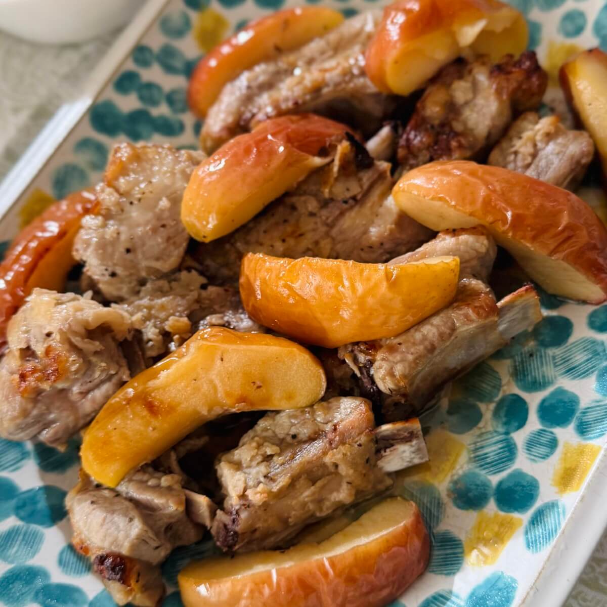 豚のスペアリブをグリルしたやつ