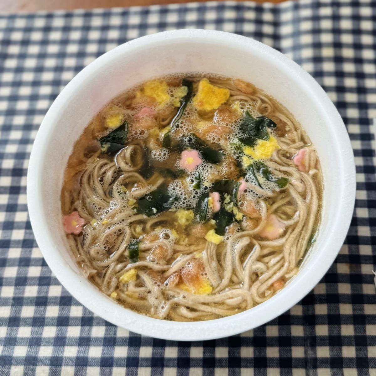 日清のどん兵衛 柚子香る小エビ揚げ玉そば